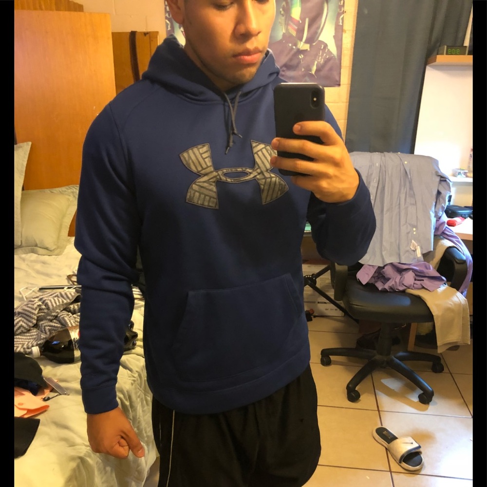 UA hoddie super comfortable!!